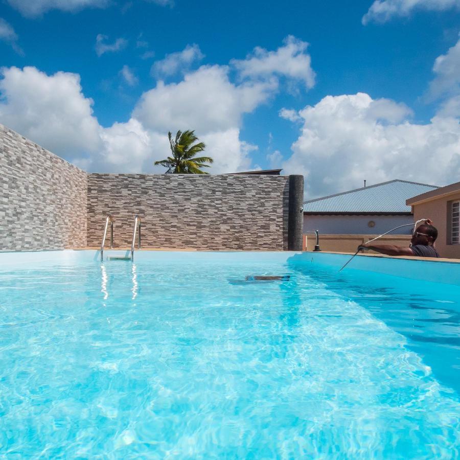 Evasion En Plein Coeur De La Ville T2 Jacuzzis Sauna Et Piscine Au Centre De Port-Louis Exteriör bild
