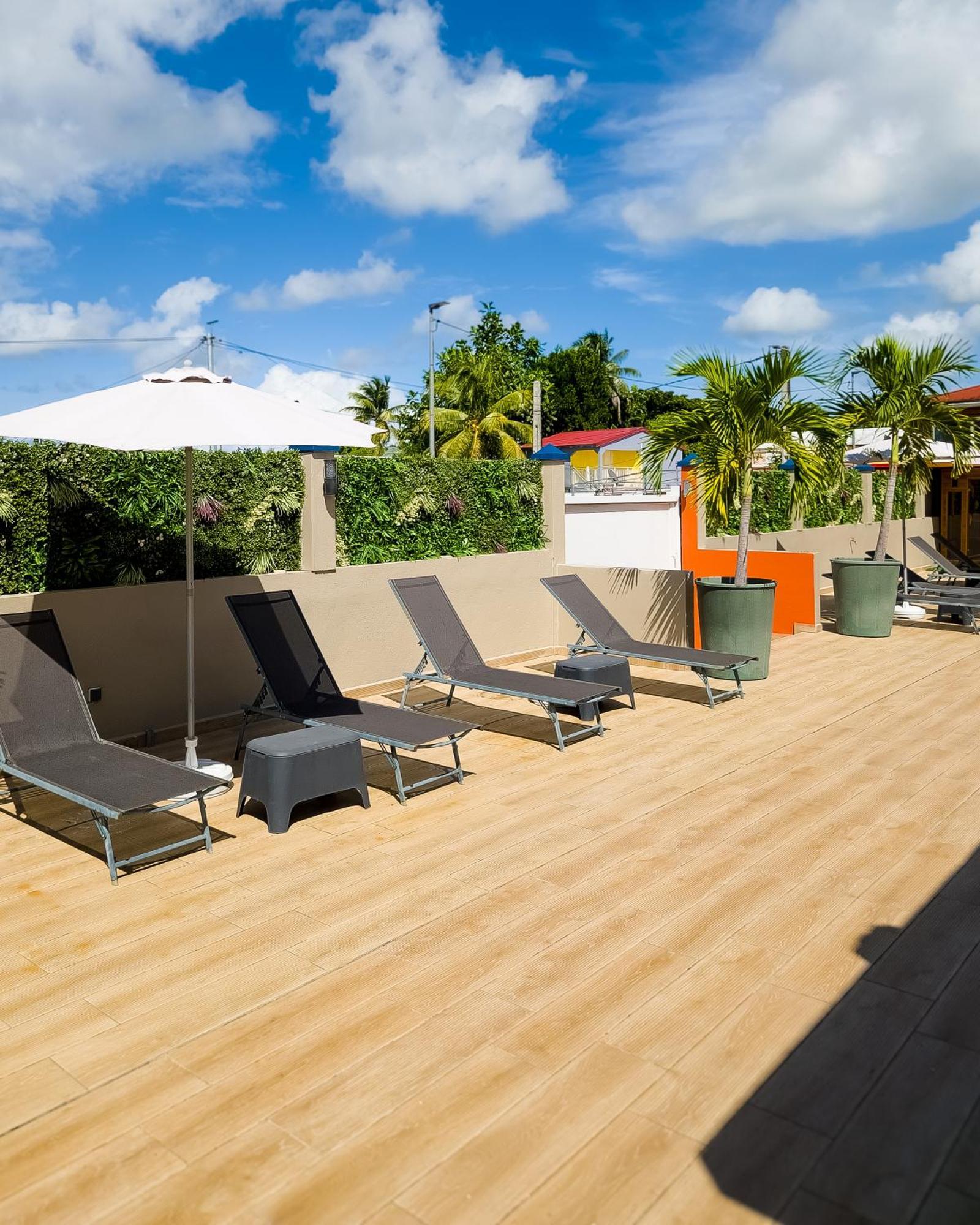 Evasion En Plein Coeur De La Ville T2 Jacuzzis Sauna Et Piscine Au Centre De Port-Louis Exteriör bild